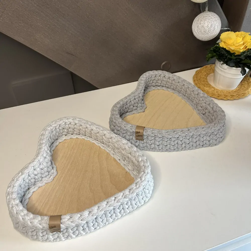 Košík srdce (různé barvy)