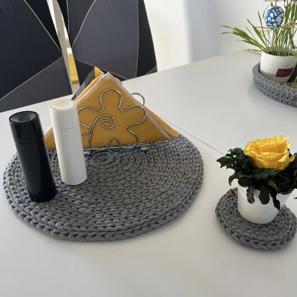 Středně šedé podšálky