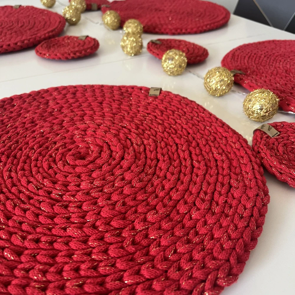 Prostírání se zlatou nitkou (různé barvy)