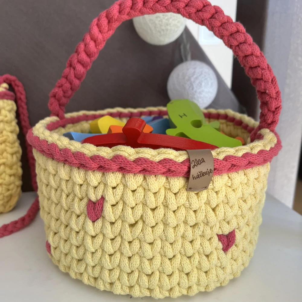 Dětská sada košíků pro holčičky - úložný košík na hračky a malý košíček na drobnosti - žlutá s růžovou