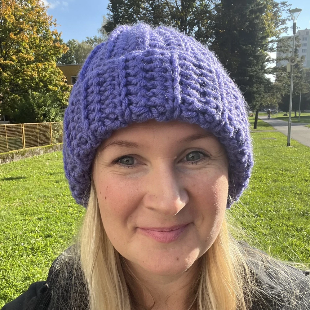 Dámská zimní čepice fialová