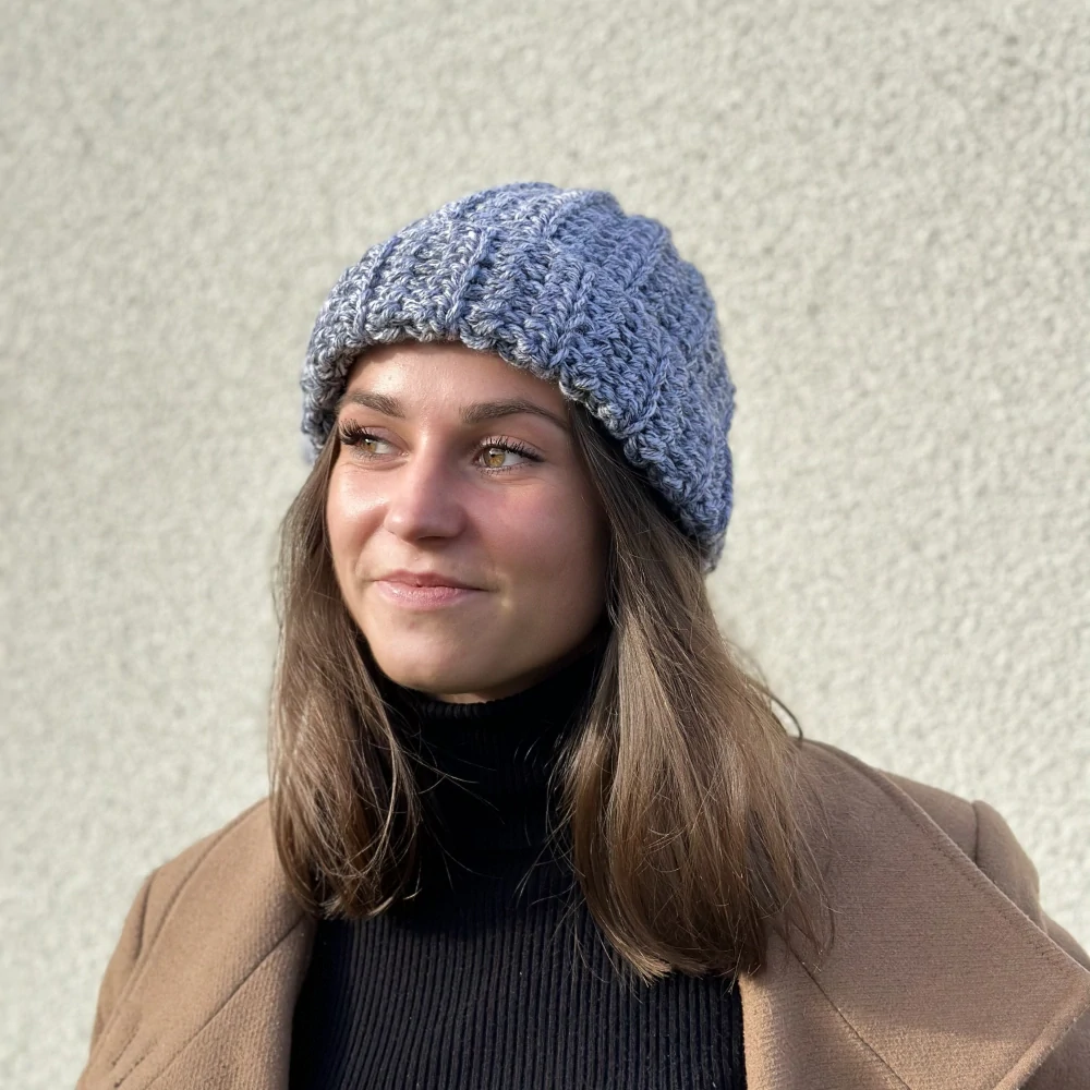 Dámská zimní čepice bílo-černá