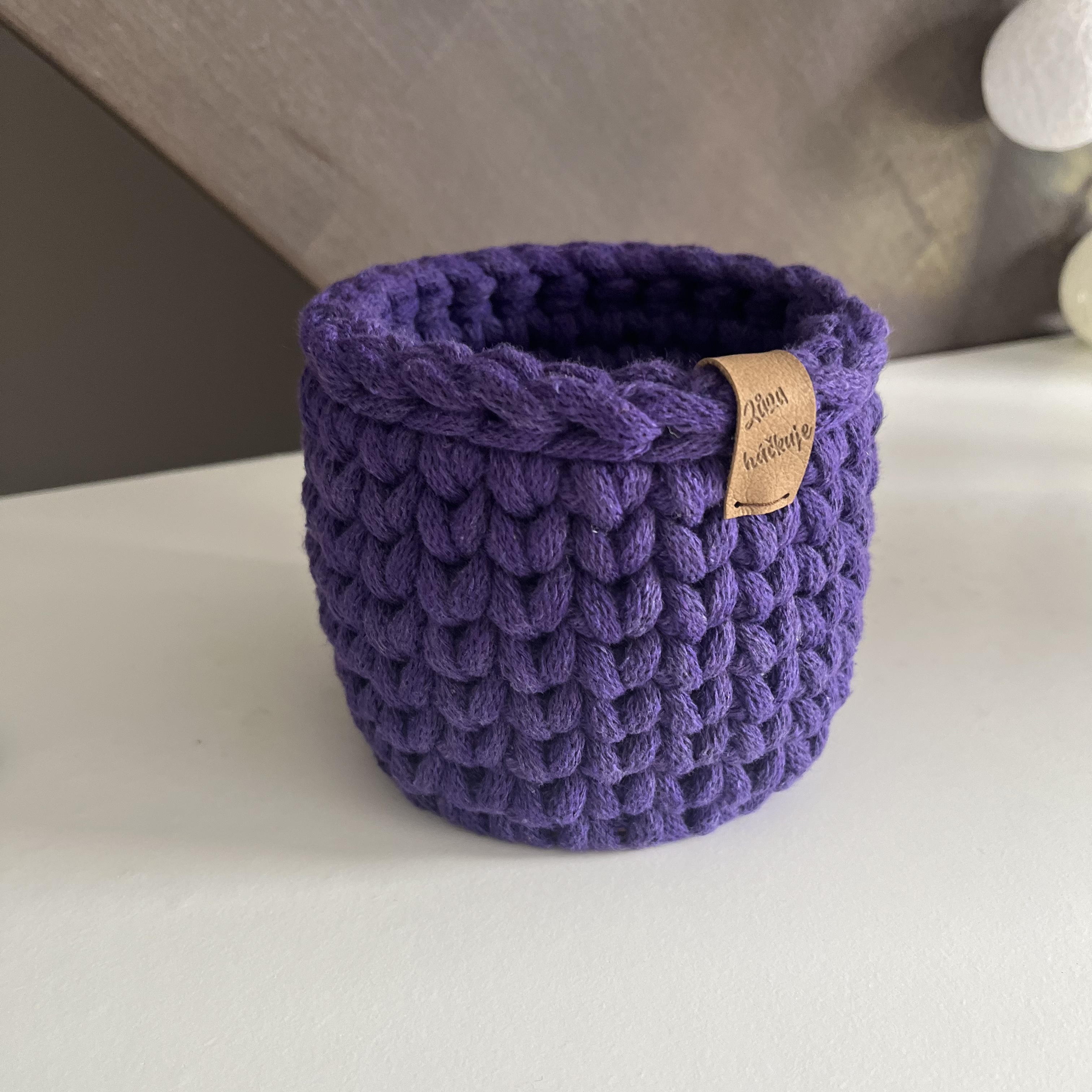 Stojánek na tužky (různé barvy)