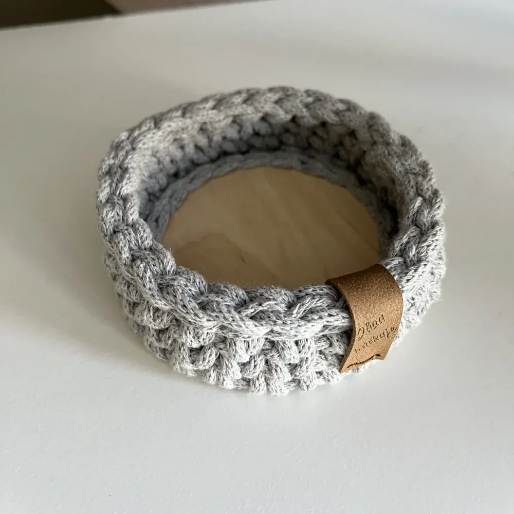 Košík na drobnosti šedý