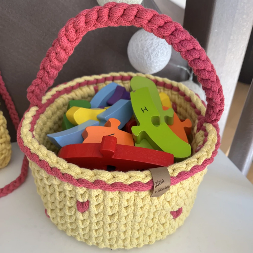 Dětská sada košíků pro holčičky - úložný košík na hračky a malý košíček na drobnosti - žlutá s růžovou