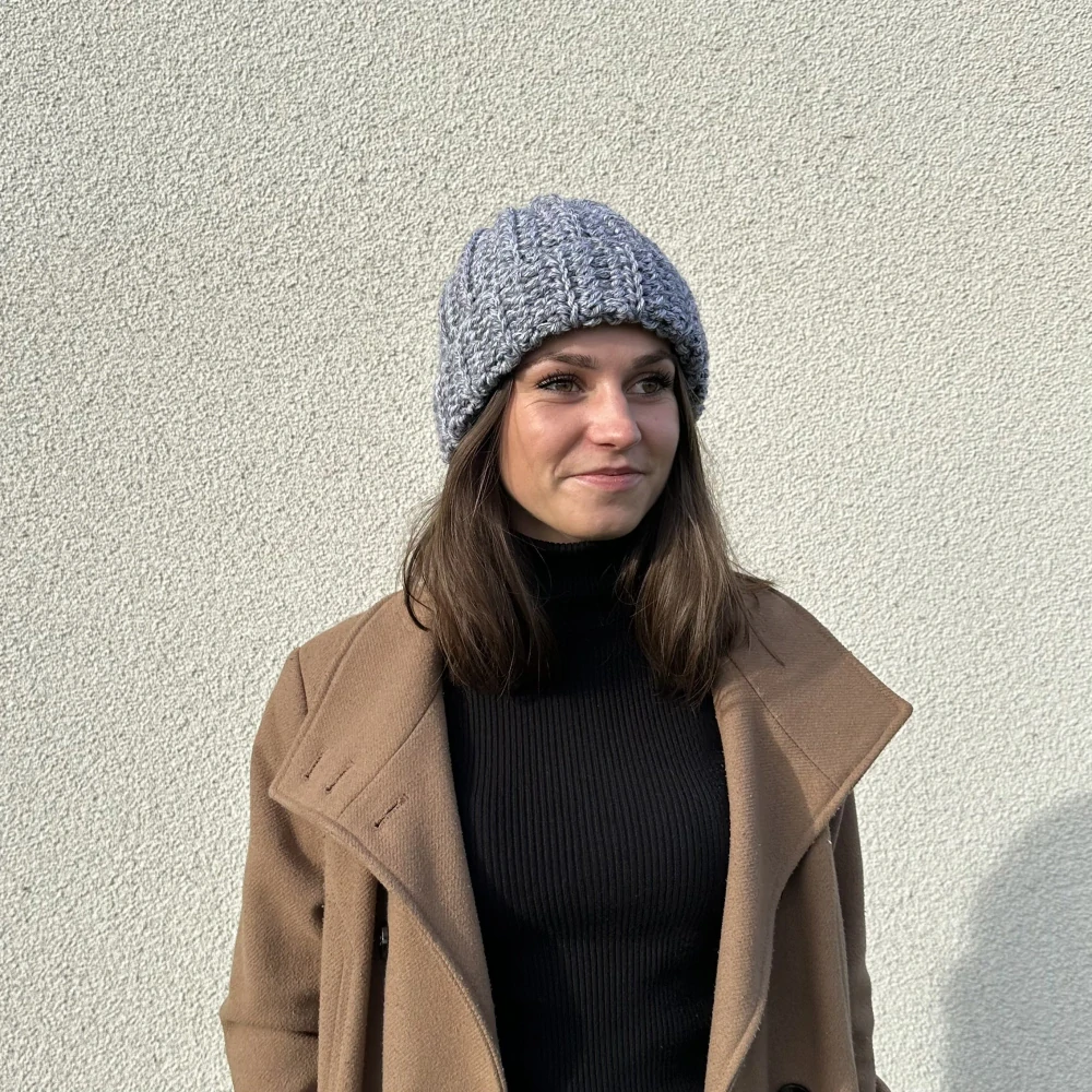 Dámská zimní čepice bílo-černá