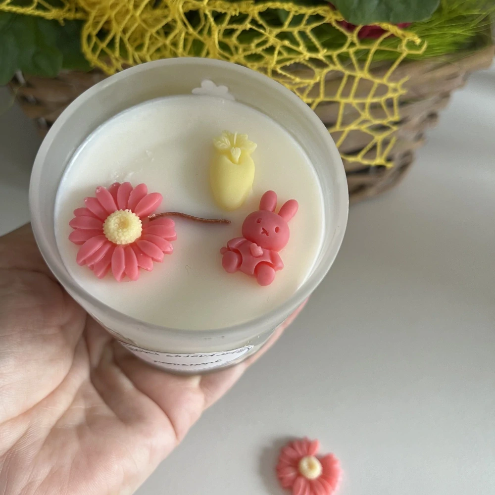 Přírodní velikonoční sójová svíčka s dřevěným knotem ve skle - levandule