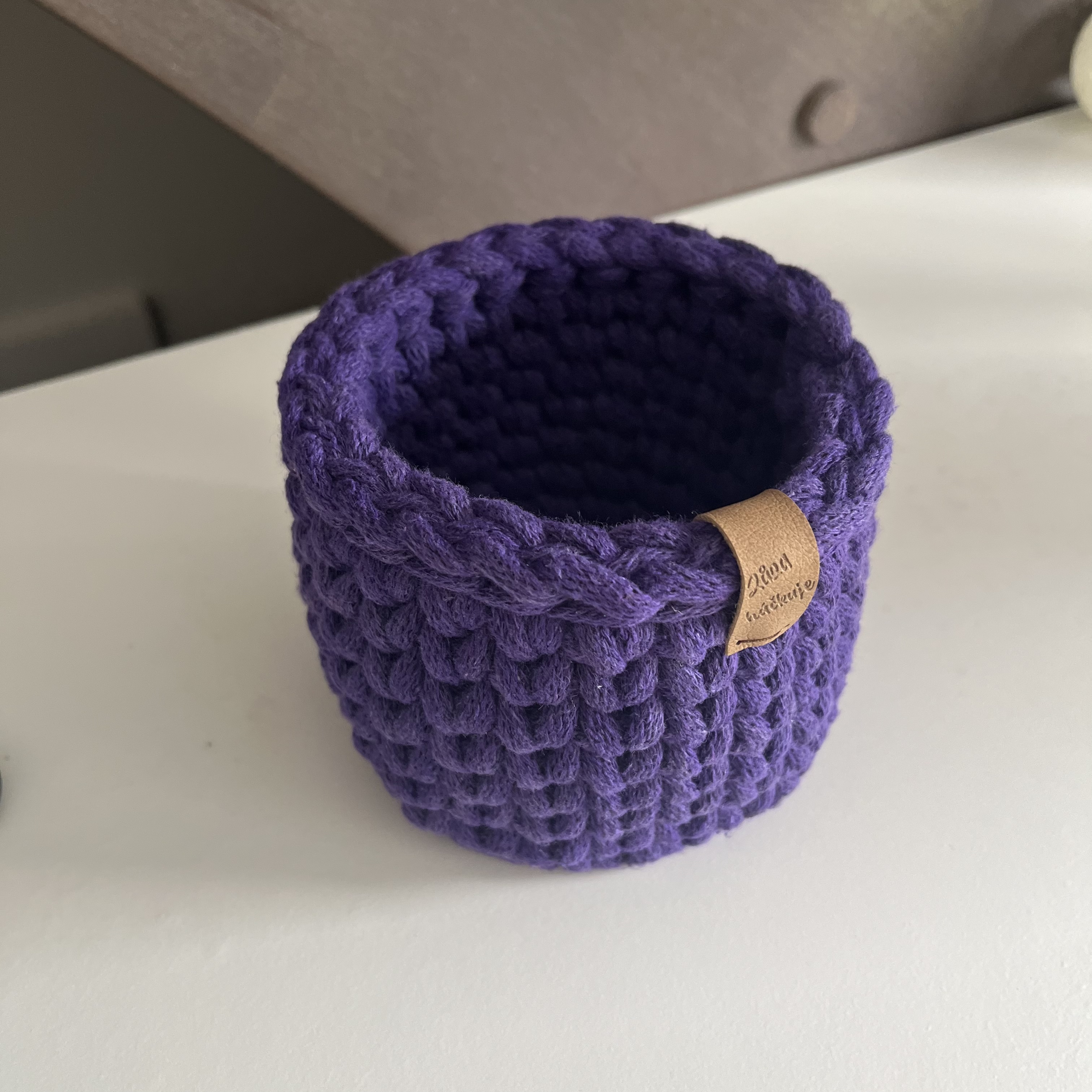 Stojánek na tužky (různé barvy)