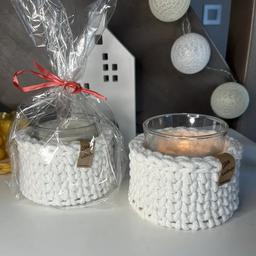 Svícen - tmavě zelený s přírodní svíčkou