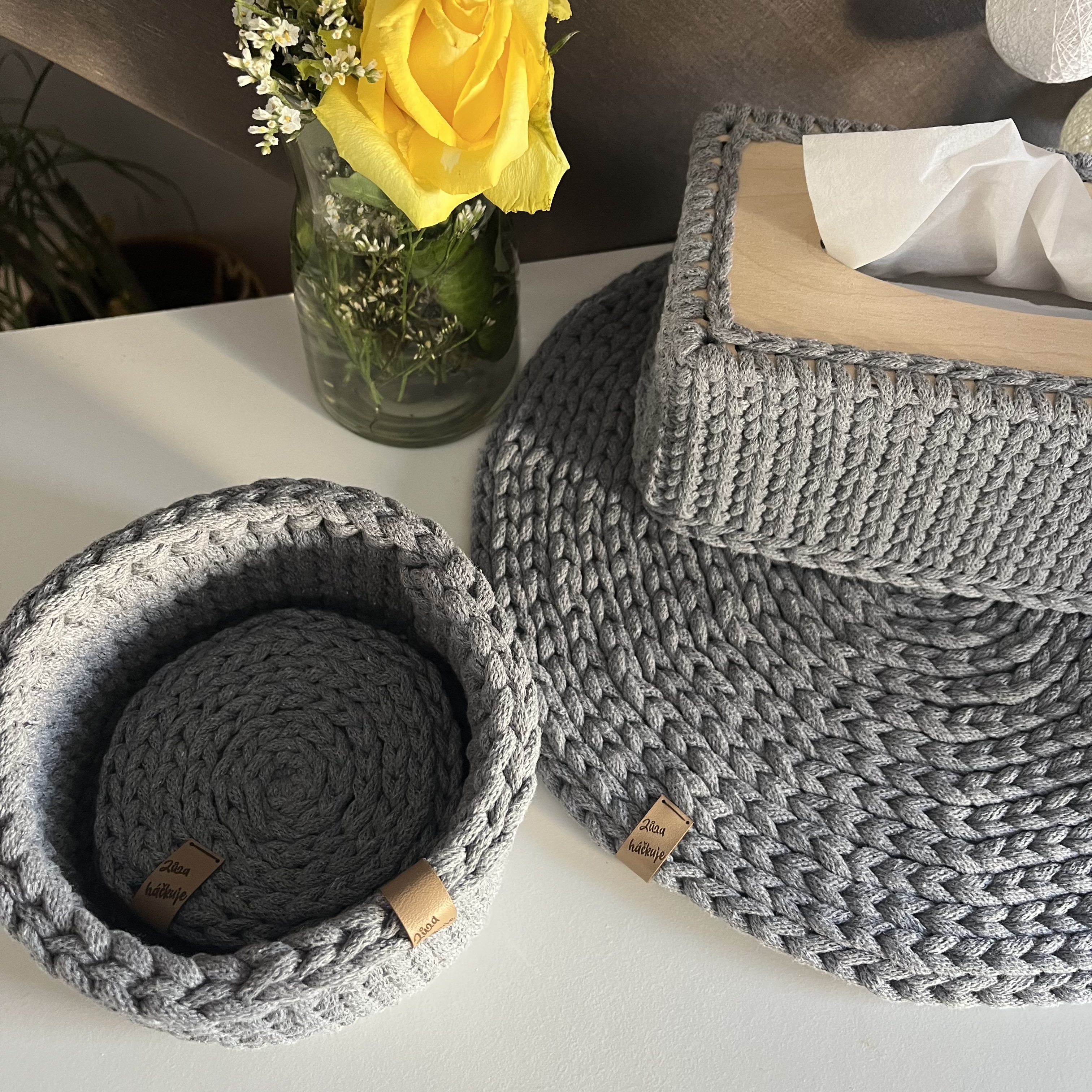 Středně šedé podšálky