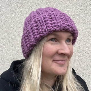 Dámská zimní čepice fialová